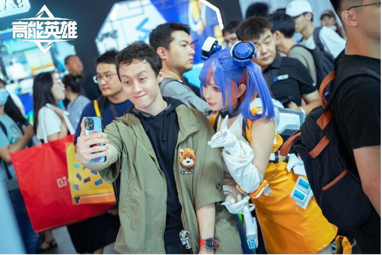 coser變裝、童錦程直播、老外求號《高能英雄》引爆炎炎夏日！