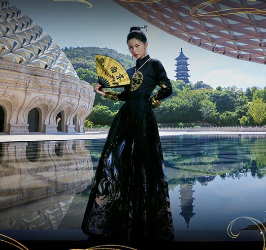 14萬頂奢云錦加冕《魔域》新女神，全球唯一！非遺定制！